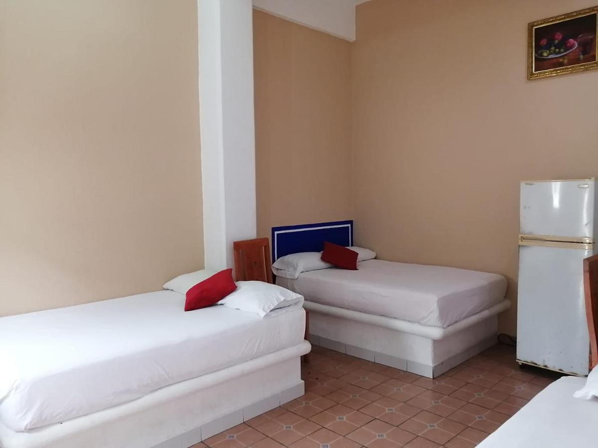Hotel Isis Zihuatanejo Buitenkant foto